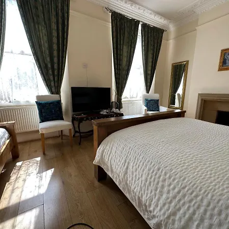 Manor *